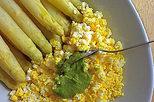 Uova e asparagi